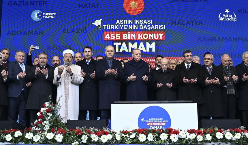 Depremzedeler, dualarla evlerine kavuştu