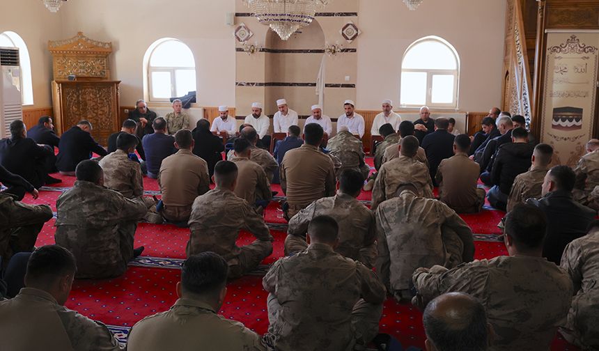 Hakkari'de şehitler dualarla anıldı