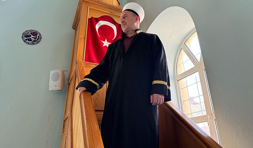 Isparta'da 35 yıldır aynı camide görev yapan imam gönüllere dokunuyor