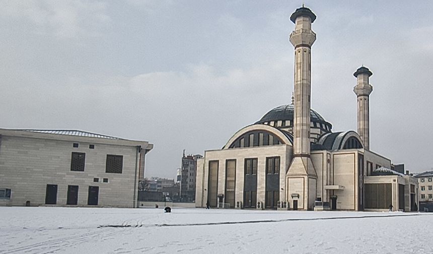 Kars'ta kar yağışı etkili oldu