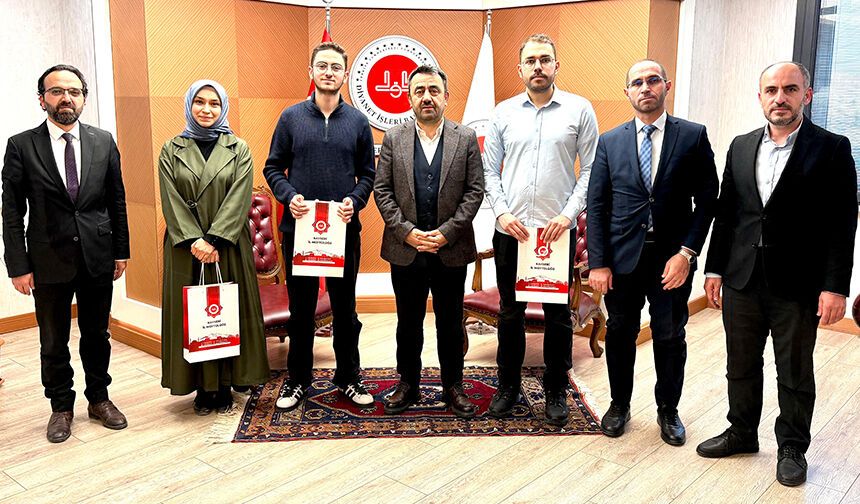 Umreden dönen gençlerden müftülüğe ziyaret