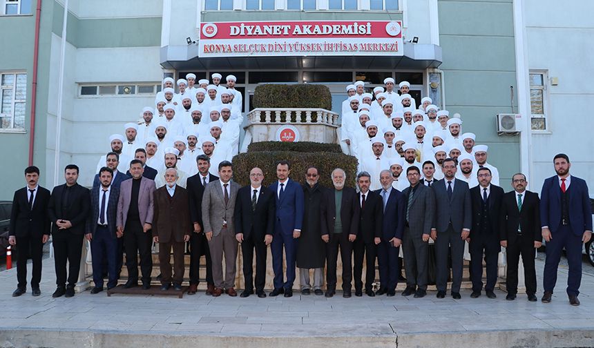 Selçuk Dini Yüksek İhtisas Merkezi'nde mezuniyet sevinci