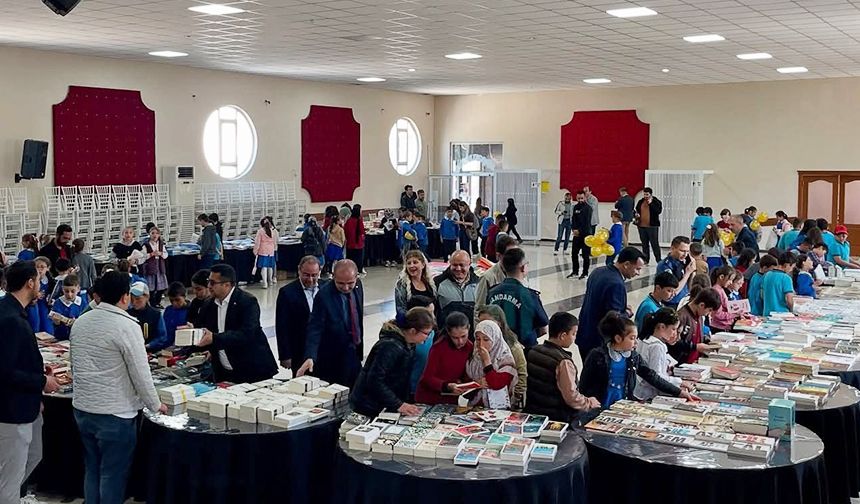 Sinanpaşa'da "Kitap Kumbaram" projesi hayat buldu