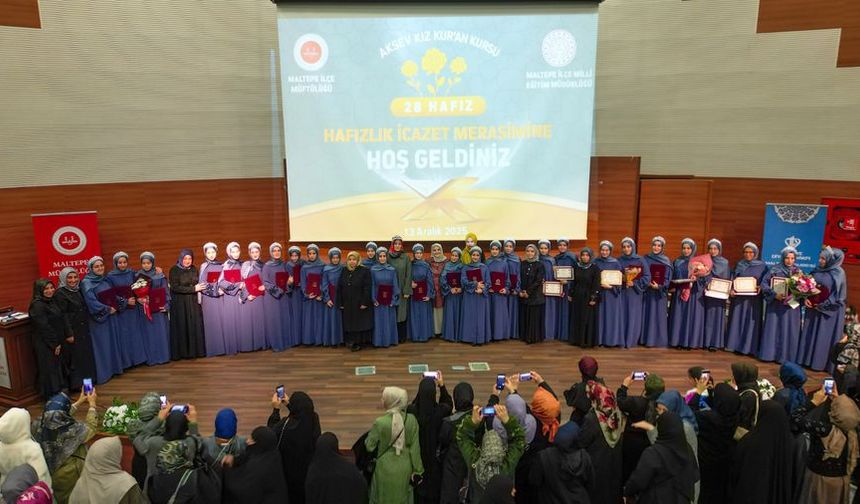 Maltepe'de 28 hafız için "İcazet Merasimi" düzenlendi