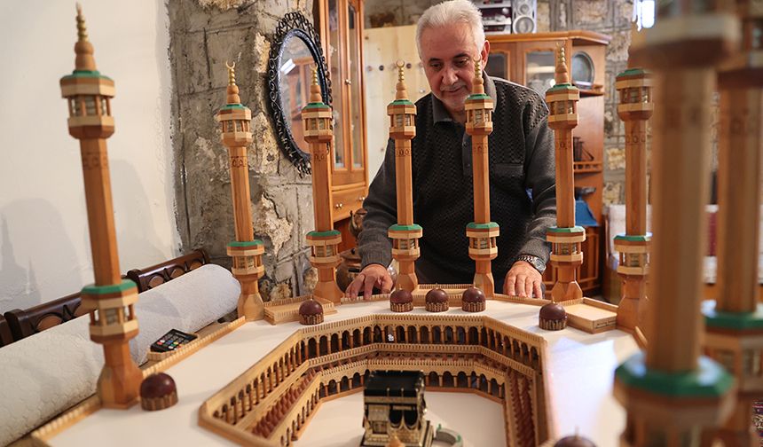 Atıkları sanat eserine dönüştürüyor