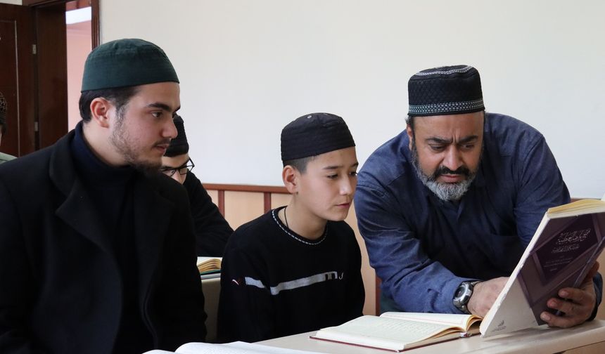 Özbek ve Alman gençlerin Kur'an yolculuğu