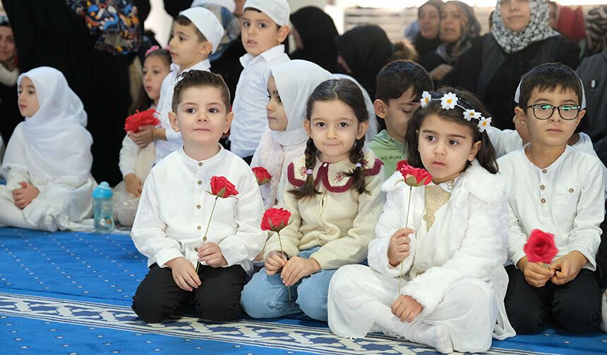 Minikler, Terzibaba Camii'nde üç ayları karşıladı