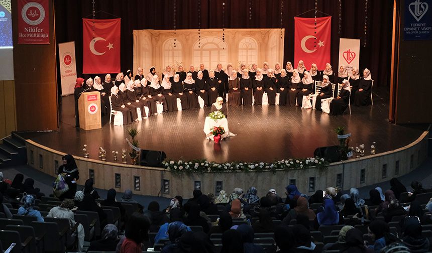 ÜNİVERSİTE EĞİTİMİYLE BİRLİKTE HAFIZ OLDULAR