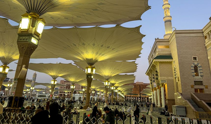 Umreciler Mescid-i Nebevi'yi ziyaret etti