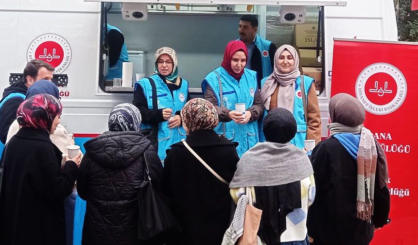 Adana'da öğrencilerine final öncesi sıcak ikram