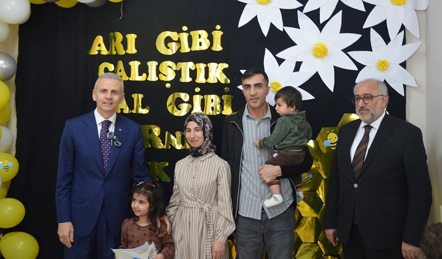 Vali Çiçekli, miniklerin sevincine ortak oldu