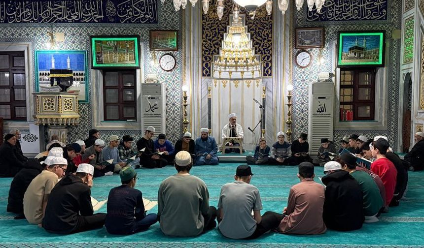 Bahçelievler'de öğrencilerden hatim buluşması