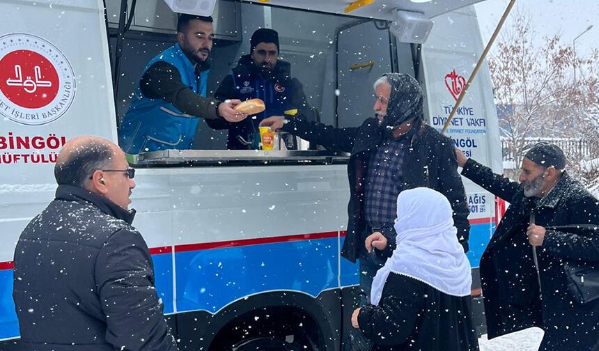 Müftülük, hastane önünde çorba ikramında bulundu