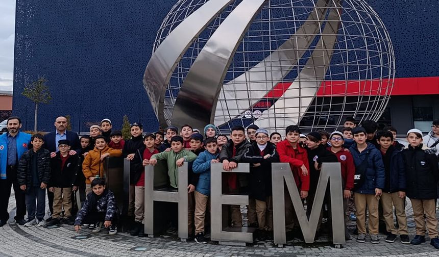 Bursa'da Kur'an kursu öğrencileri bilim merkezini ziyaret etti