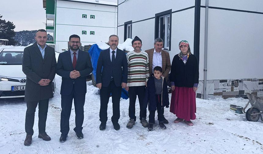 Müftülük evi yanan aileye yuva kurdu