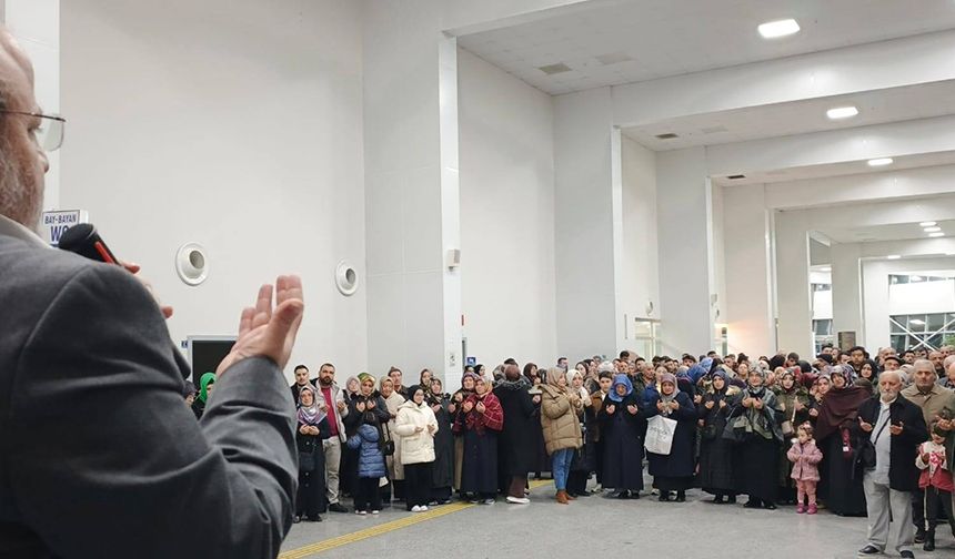 Çorum'da 255 umreci dualarla yola çıktı