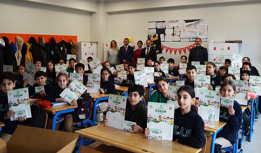 Gebze'de din görevlilerinden çocuklara anlamlı hediye