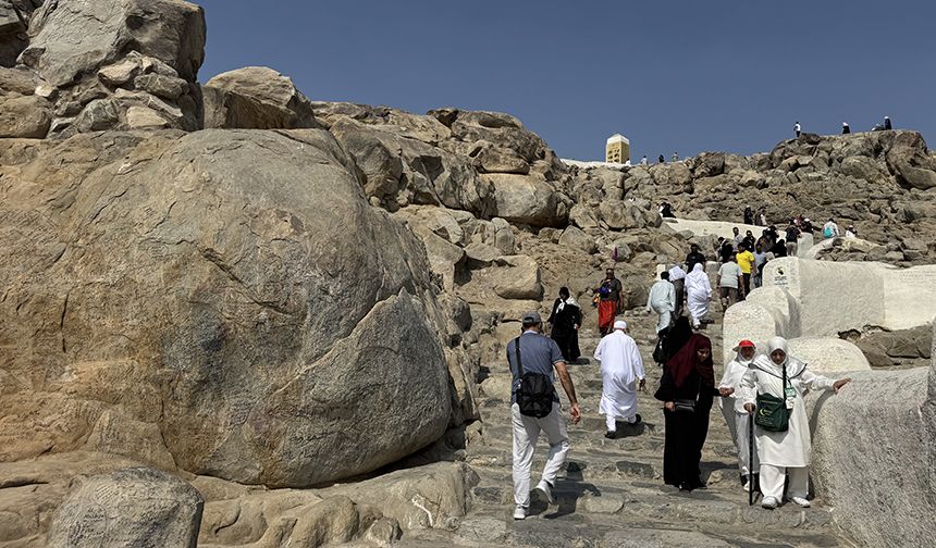 Umreciler, vahyin kalbi Hira'da