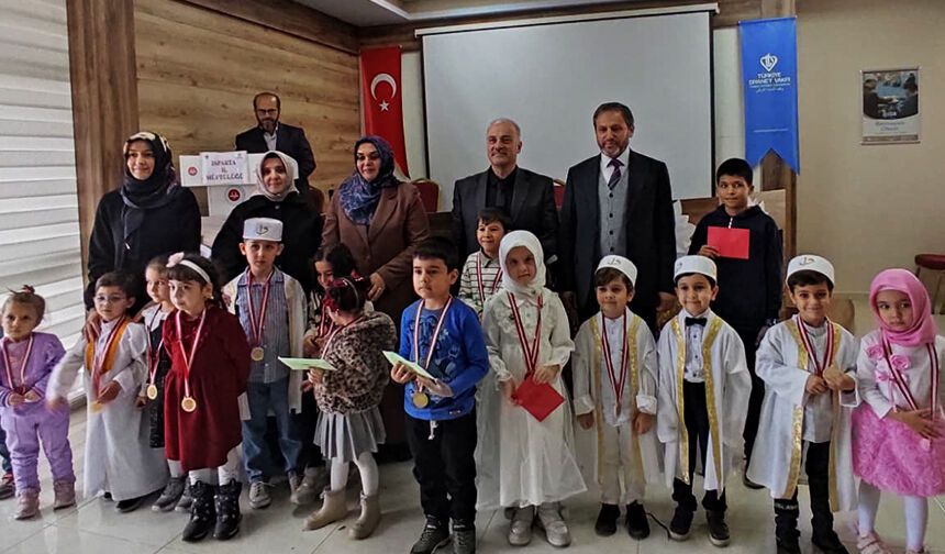 Minikler, mektuplarıyla Peygamber sevgisini anlattı