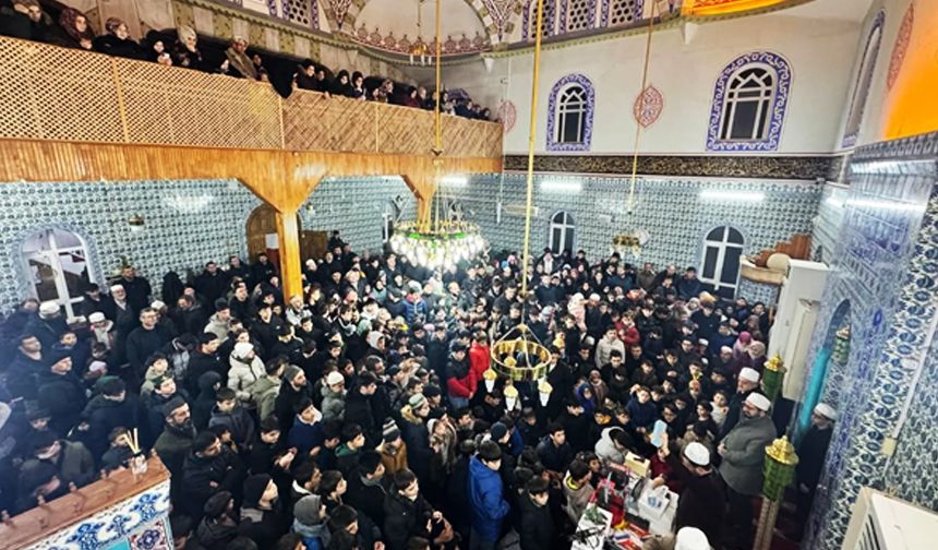 İzmit'te gençler seherde camide buluştu