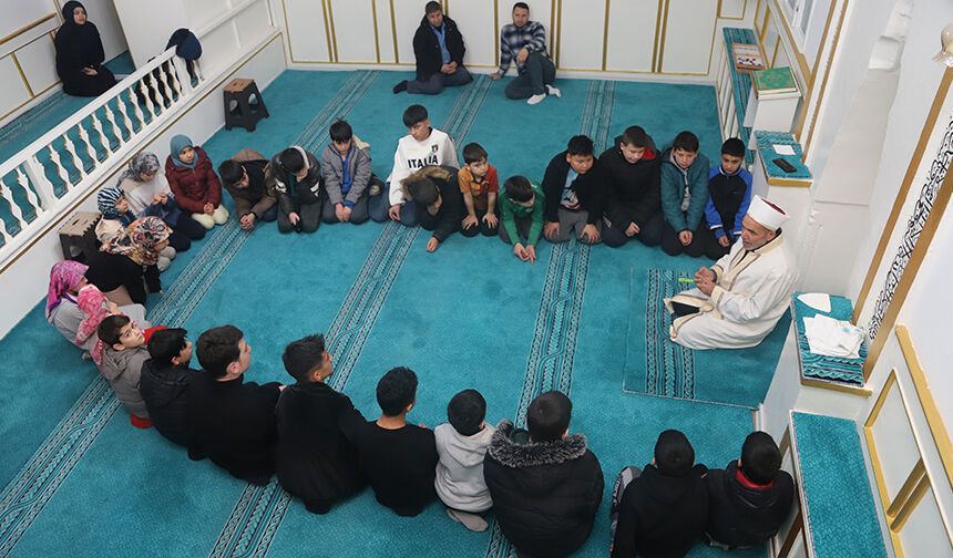Karaman'da çocuklar için "Camiyi Seviyoruz, Namazda Buluşuyoruz" projesi hayata geçirildi