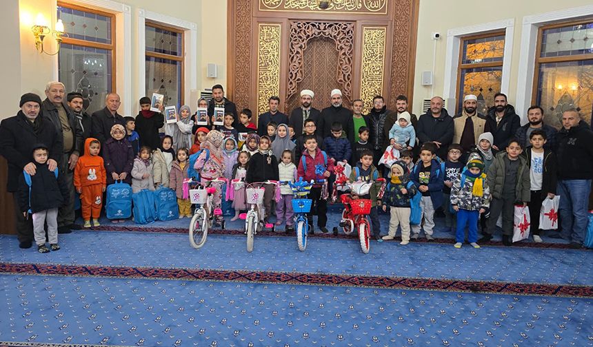 Kale'de camiye gelen çocuklar ödüllendirildi