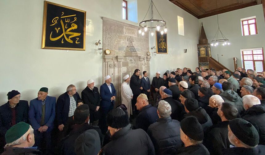 Suşehri'nde umreciler dualarla uğurlandı