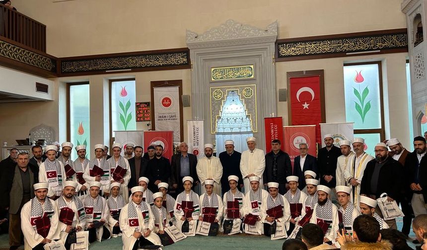 Sultanbeyli'de 24 hafız icazet sevinci yaşadı