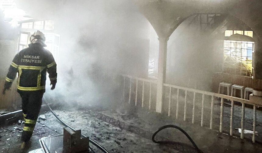 Tokat'ta camide çıkan yangın hasara neden oldu