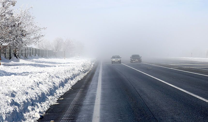 Van ve Bitlis'te 33 yerleşim yerine ulaşım sağlanamıyor