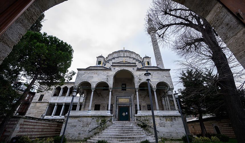 İSMİNİ SARAYDAN ALAN AYAZMA CAMİİ