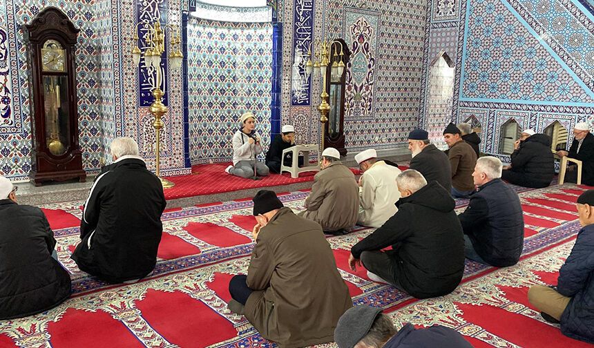 Atakum'da gençler mukabele geleneğini yaşatıyor