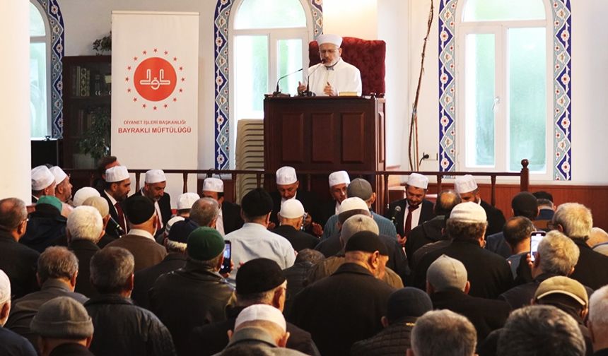 Başkan Yardımcısı Şahin, Bayraklı'da okunan hatimlerin duasını yaptı