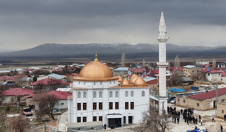 DEPREMDE YIKILAN CAMİ YENİDEN İNŞA EDİLDİ
