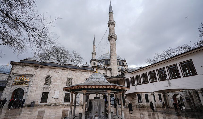 PADİŞAHLARIN KILIÇ KUŞANDIĞI CAMİ: EYÜP SULTAN