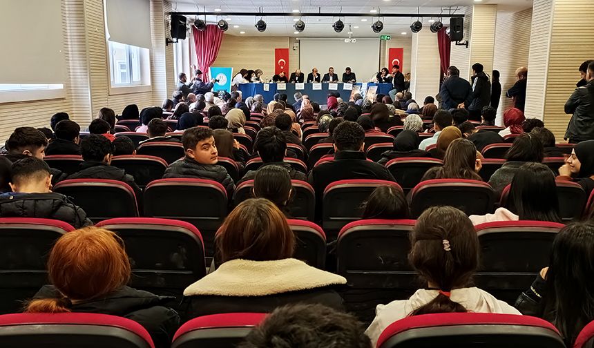 Gevaş'ta "Bilgi ve Kültür Şöleni"