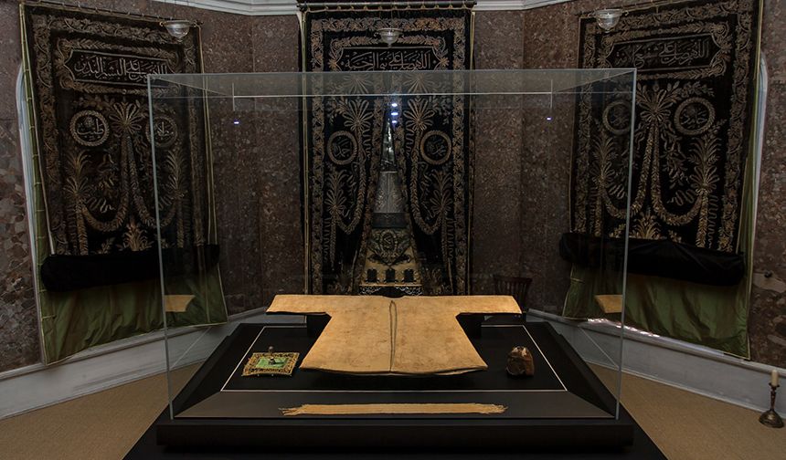 HIRKA-İ ŞERİF ZİYARETE AÇILDI