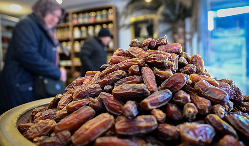 RAMAZAN ÖNCESİ HURMA TEZGAHLARDAKİ YERİNİ ALDI