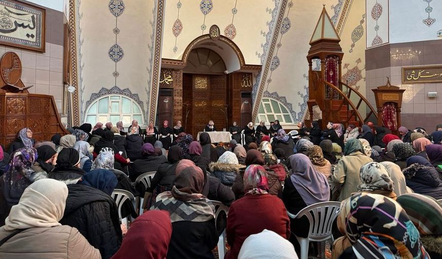 İstanbul'da kadınlar Berat Gecesi programında buluştu