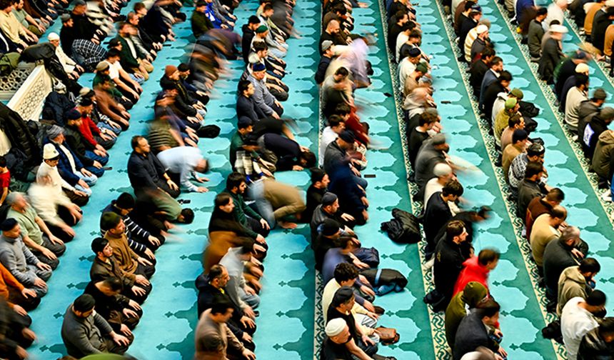 Dünyada Ramazan ayının ilk teravih namazı kılındı