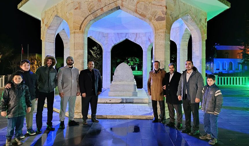 Yunus Emre'nin huzurunda irfan sohbetleri