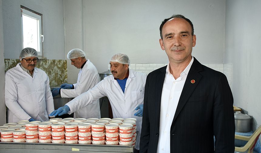 MUHTARLIKTA YAŞLILAR İÇİN İFTARLIK HAZIRLIYORLAR