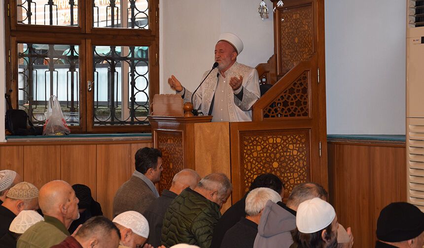 Giresun'da deprem şehitleri dualarla anıldı