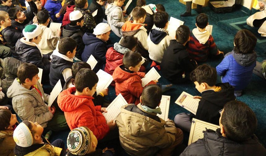 Pamukkale'de çocuklar camide buluştu