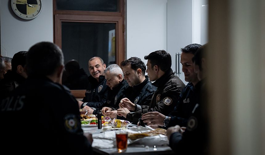 Ankara'da polisler ilk sahurunu mesai başında yaptı
