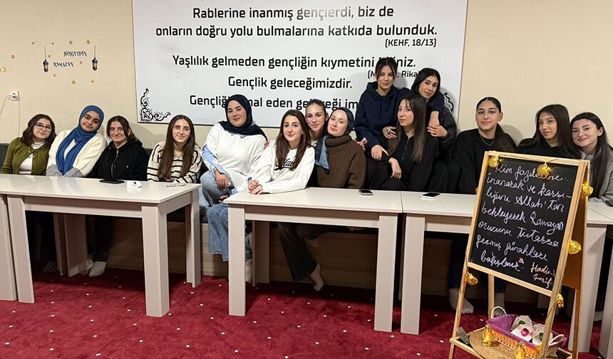 Sapanca'da gençler iftarda buluştu