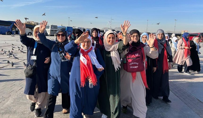 ŞEHİT YAKINLARI UMREDE