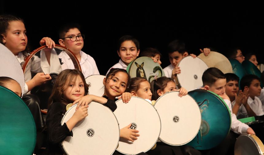 SİVAS'TA DİYANET GENÇLİK MERKEZİ ÇOCUK KOROSU SAHNE ALDI