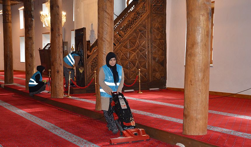 UNESCO TESCİLLİ 8 ASIRLIK CAMİ RAMAZANA HAZIR