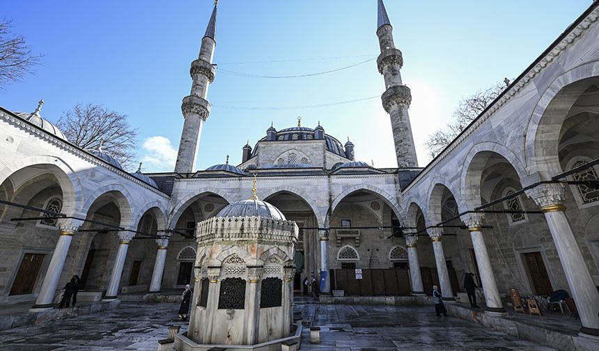 ÜSKÜDAR'IN SİLÜETİNDE ÜÇ ASIRLIK ESTETİK MİRAS VALİDE-İ CEDİD CAMİİ